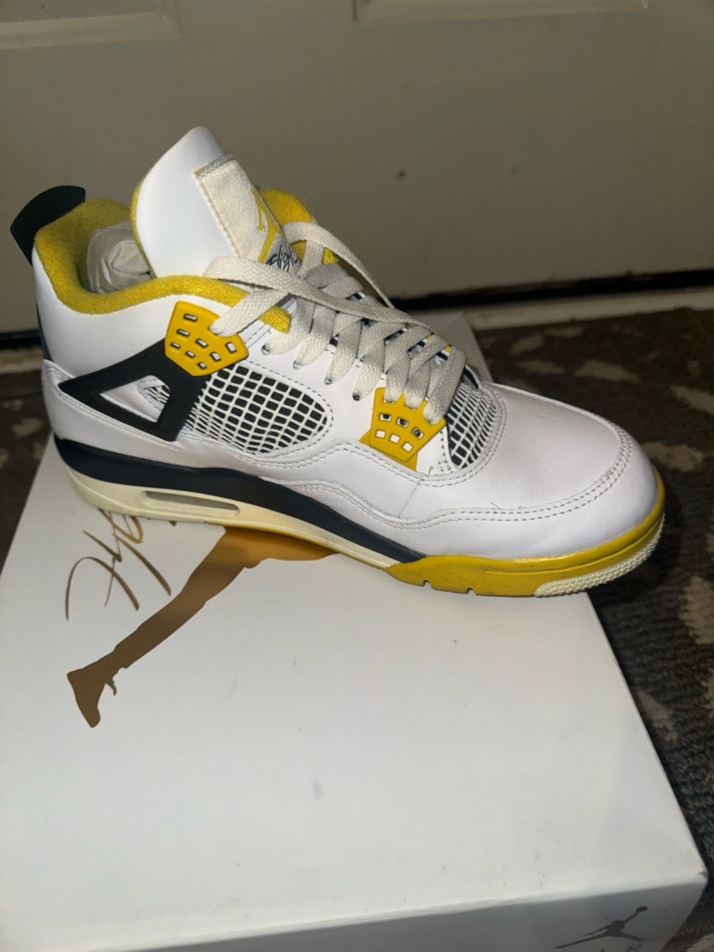 Jordan 4 Retro women’s  White and Yellow Low-Top Sneakers